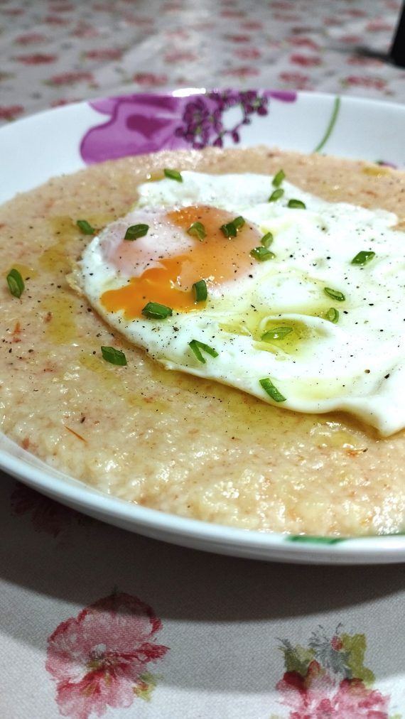 Πηχτός τραχανάς με αυγό μάτι και σχοινόπρασο