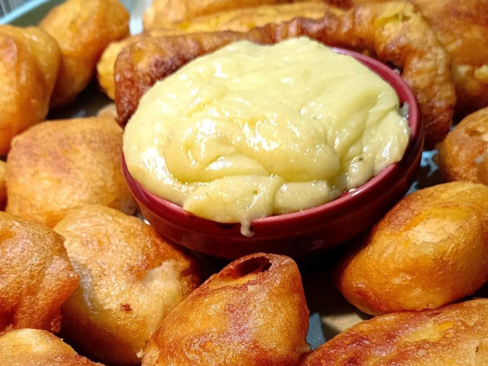 Το μεζεδάκι του Καλοκαιριού: Μπακαλιάρος τηγανητός με σκορδαλιά