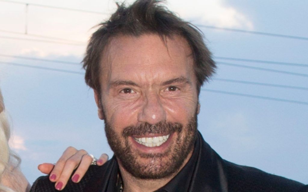 Στράτος Τζώρτζογλου: «Η μάνα μου ήπιε χλωρίνη και δηλητηριάστηκε»- Η συγκλονιστική εξομολόγηση του