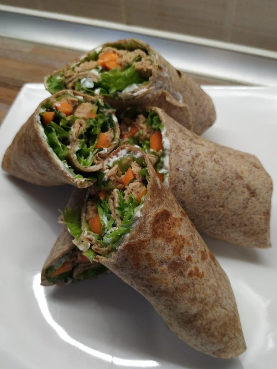 τορτίγιες-ολικής-με-μαρούλι-