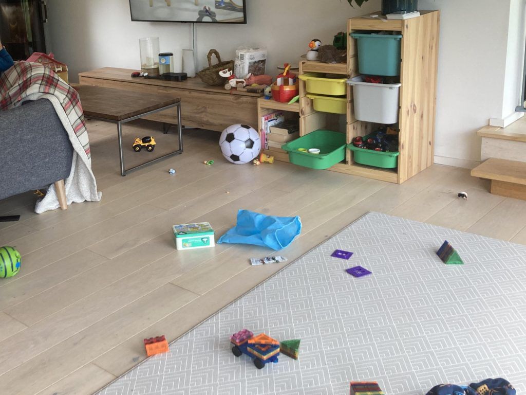 7 εύκολοι τρόποι να κρατήσετε το σπίτι συμμαζεμένο τώρα το καλοκαίρι ακόμη και αν έχετε μικρά παιδιά.