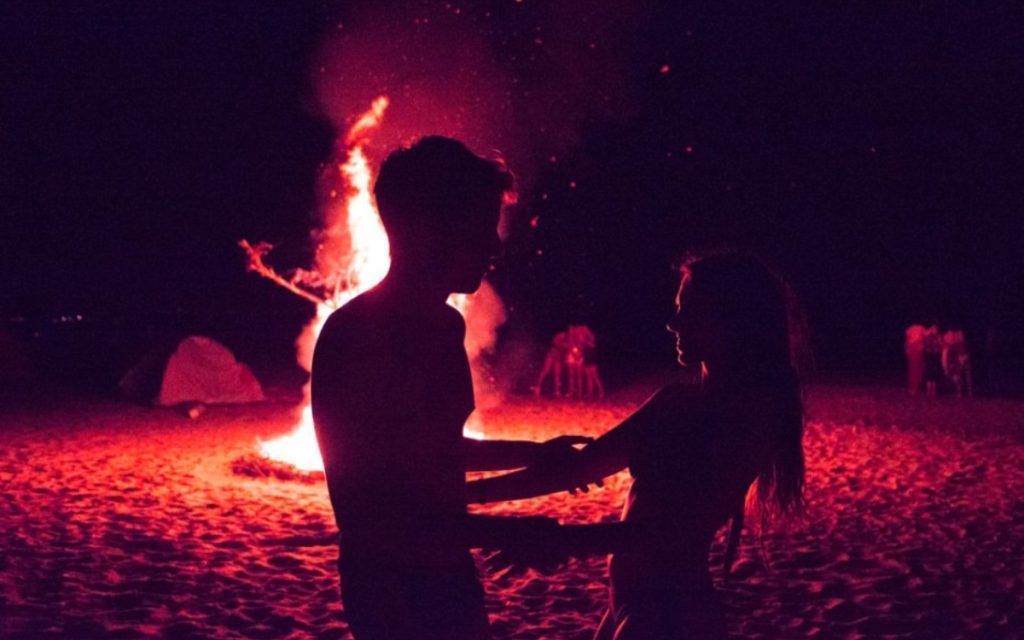 Αστρολογικές προβλέψεις Αύγουστος 2025: Ένας καρμικός έρωτας τους χτυπά τη πόρτα- Τα ζώδια που θα γνωρίσουν την αγάπη αναπάντεχα