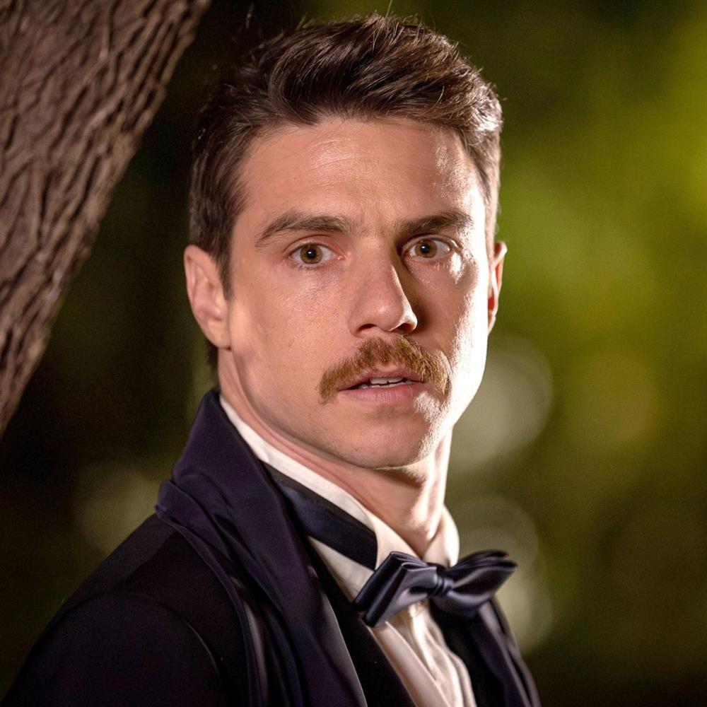 Grand Hotel: Ο Δημήτρης Κίτσος εισάβαλλε στο τελευταίο επεισόδιο και το κοινό ενθουσιάστεικε - Ποιος είναι ο Αρης Δα