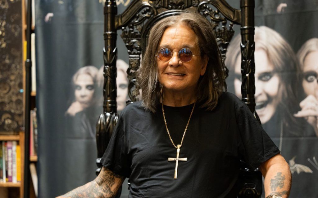 Ozzy Osbourne: Χιλιάδες θαυμαστές έχουν κατακλύσει τους δρόμους για το τελευταίο αντίο