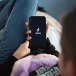 TikTok challenges που γίνονται viral και είναι θανατηφόρα - Blackout Benadryl και «Chroming» που θέτουν παιδιά σε κίνδυνο