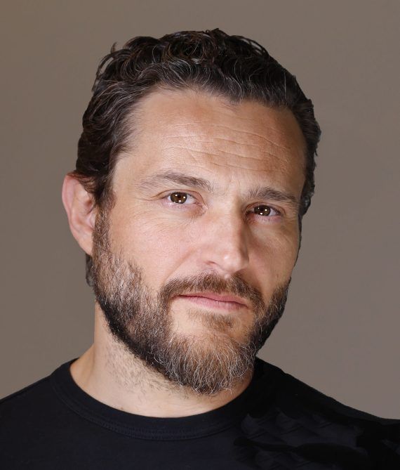 Άγιος έρωτας : Ο δικηγόρος Ηλίας Παναγόπουλος εισβάλλει στο Β' κύκλο