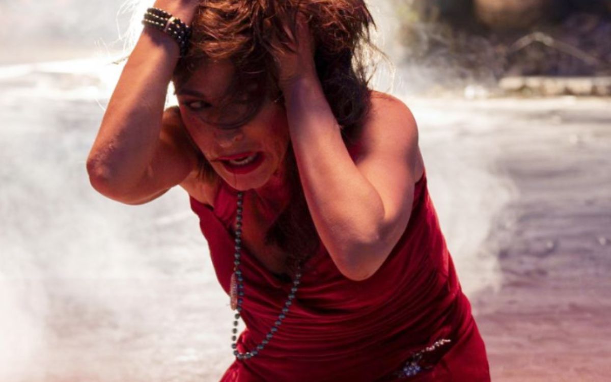 Άγιος Έρωτας: Καρέ καρέ η συγκλονιστική επίθεση στη Χριστίνα- Την κλωτσάνε και την εξευτελίζουν