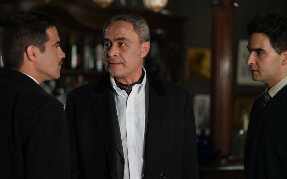 Άγιος Έρωτας: Η σπαρακτική σκηνή με Πέτρο & Στέφανο πάνω από τον τάφο της μάνας τους