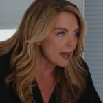 Η Αθηνά απογοητευμένη από την διπλή προδοσία που βιώνει από Τζον και Ιουλία κάνει κάτι που δεν αρέσει καθόλου στη μητέρα της