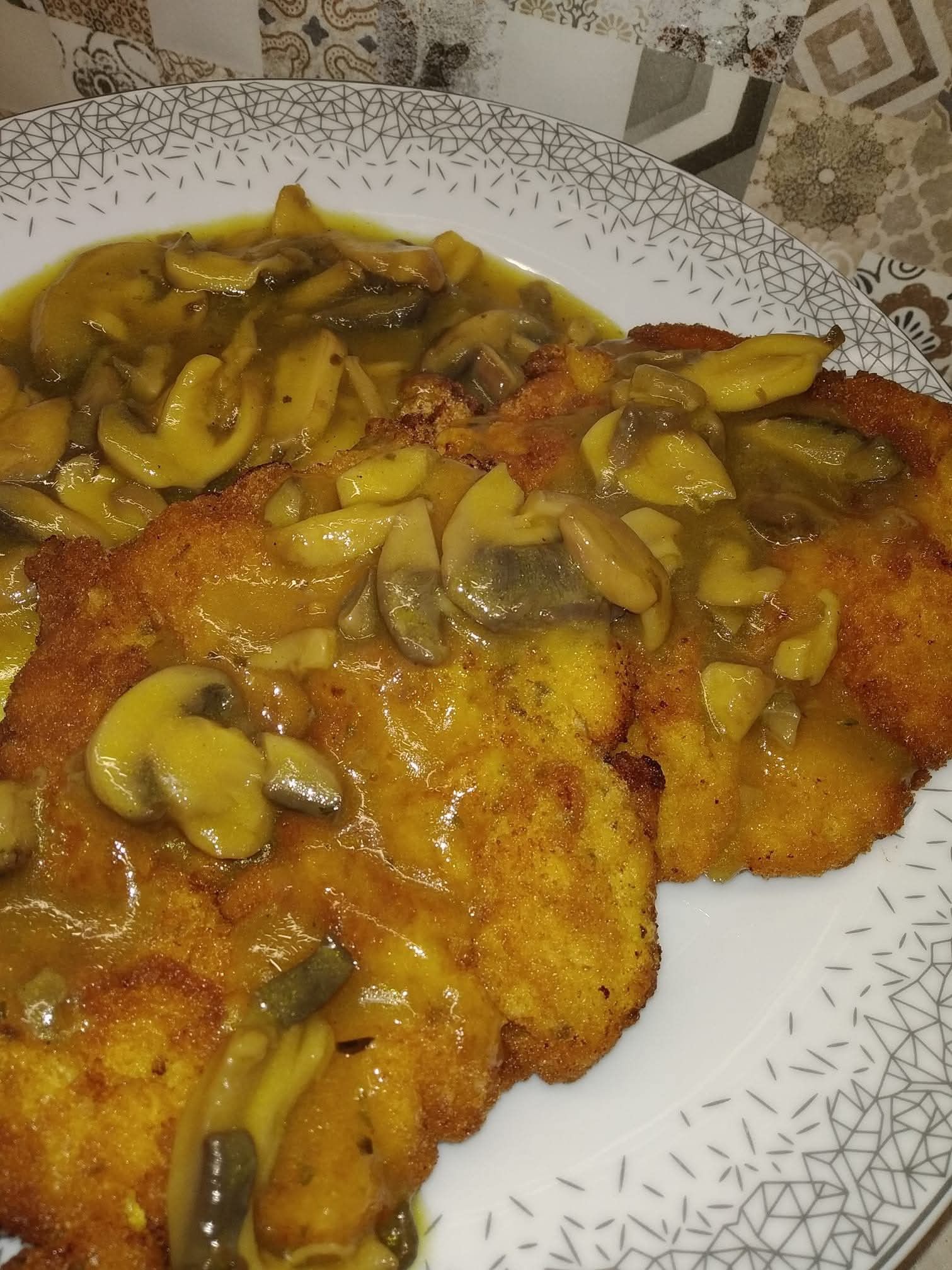 σνίτσελ-με-σάλτσα-μανιταριών-