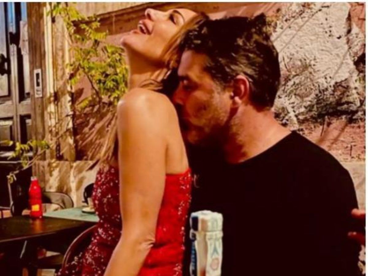 Δέσποινα Βανδή - Βασίλης Μπισμπίκης: Για βραδινό μπάνιο πιο ερωτευμένοι από ποτέ - Η αφιέρωση