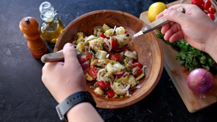 πατατοσαλάτα-με-ντοματίνια-και-τόνο-συνταγή-