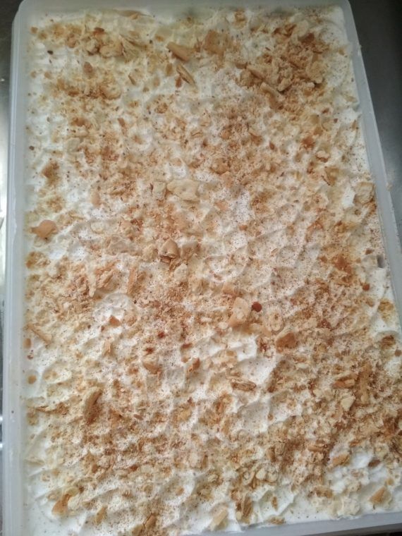 Ελαφρύ μιλφέιγ με cream crackers και αφράτη σαντιγί