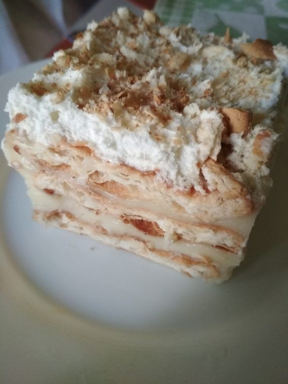 Ελαφρύ μιλφέιγ με cream crackers και αφράτη σαντιγί