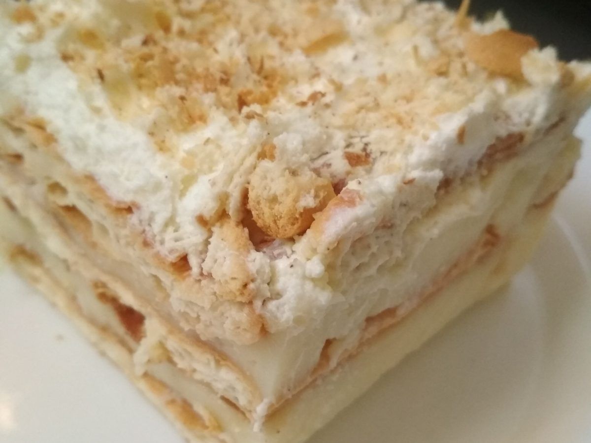 Ελαφρύ μιλφέιγ με cream crackers και αφράτη σαντιγί