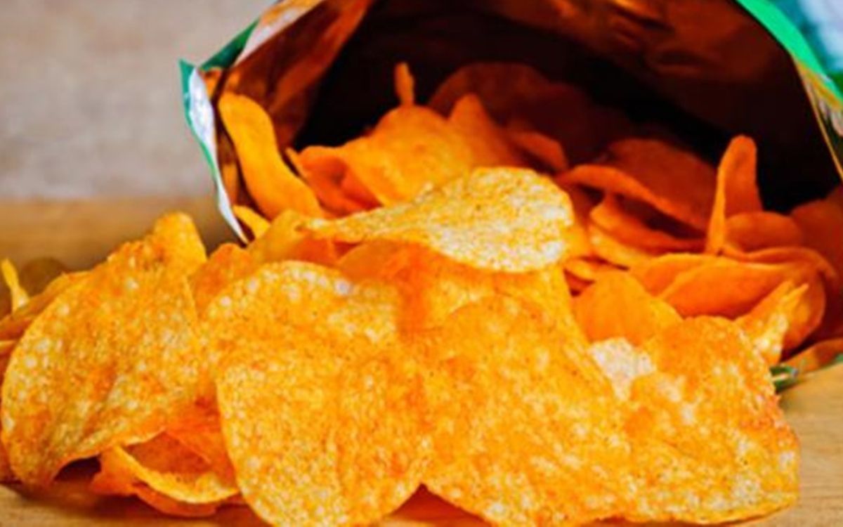 Επείγουσα ανάκληση σε πατατάκια που πωλούνται στην Ελλάδα- Αν τα έχετε πετάξτε τα