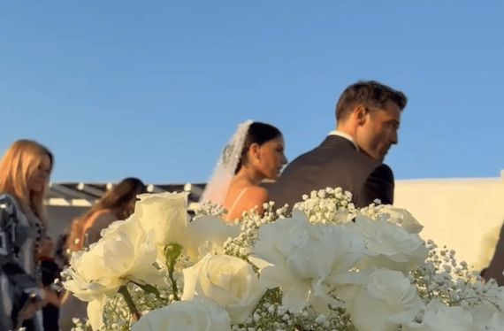 Γάμος Αργυρού - Νίκα: Το εντυπωσιακό νυφικό με κρύσταλλα και ο πρώτος χορός του ζευγαριού γεμάτος συναίσθημα