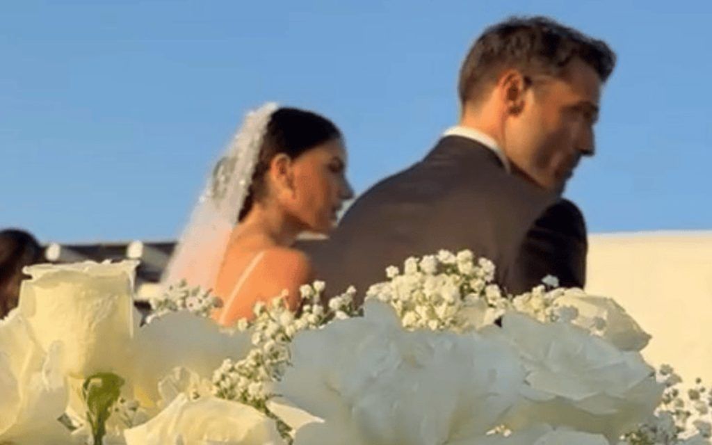 Γάμος Αργυρού - Νίκα: Το εντυπωσιακό νυφικό με κρύσταλλα και ο πρώτος χορός του ζευγαριού γεμάτος συναίσθημα