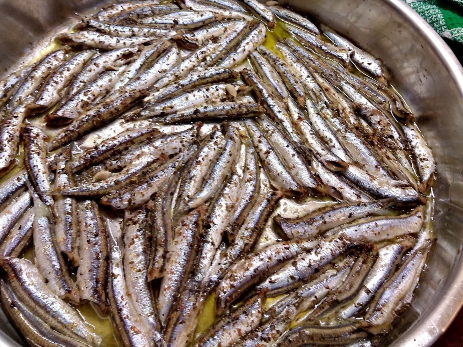 Γαύρος λαδορίγανη στο φούρνο – Η εύκολη συνταγή της εβδομάδας