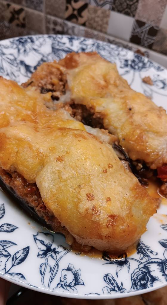 Γεμιστές μελιτζάνες με κιμά και πουρέ πατάτας