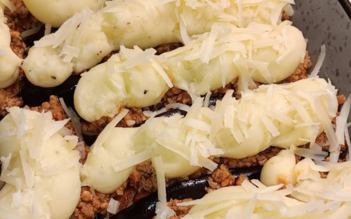 Γεμιστές μελιτζάνες με κιμά και πουρέ πατάτας