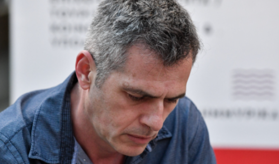 Η Γη της Ελιάς: Ο Αντώνης είναι αποφασισμένος να εκδικηθεί για την τιμή του