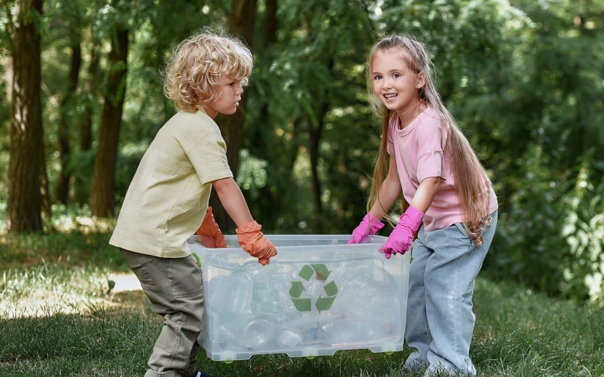 παιδιά-που-κάνουν-ανακύκλωση-