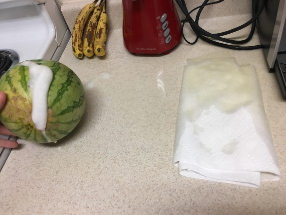 Γιατί το καρπούζι βγάζει αφρούς ; Οι σοβαροί κίνδυνοι για την υγεία