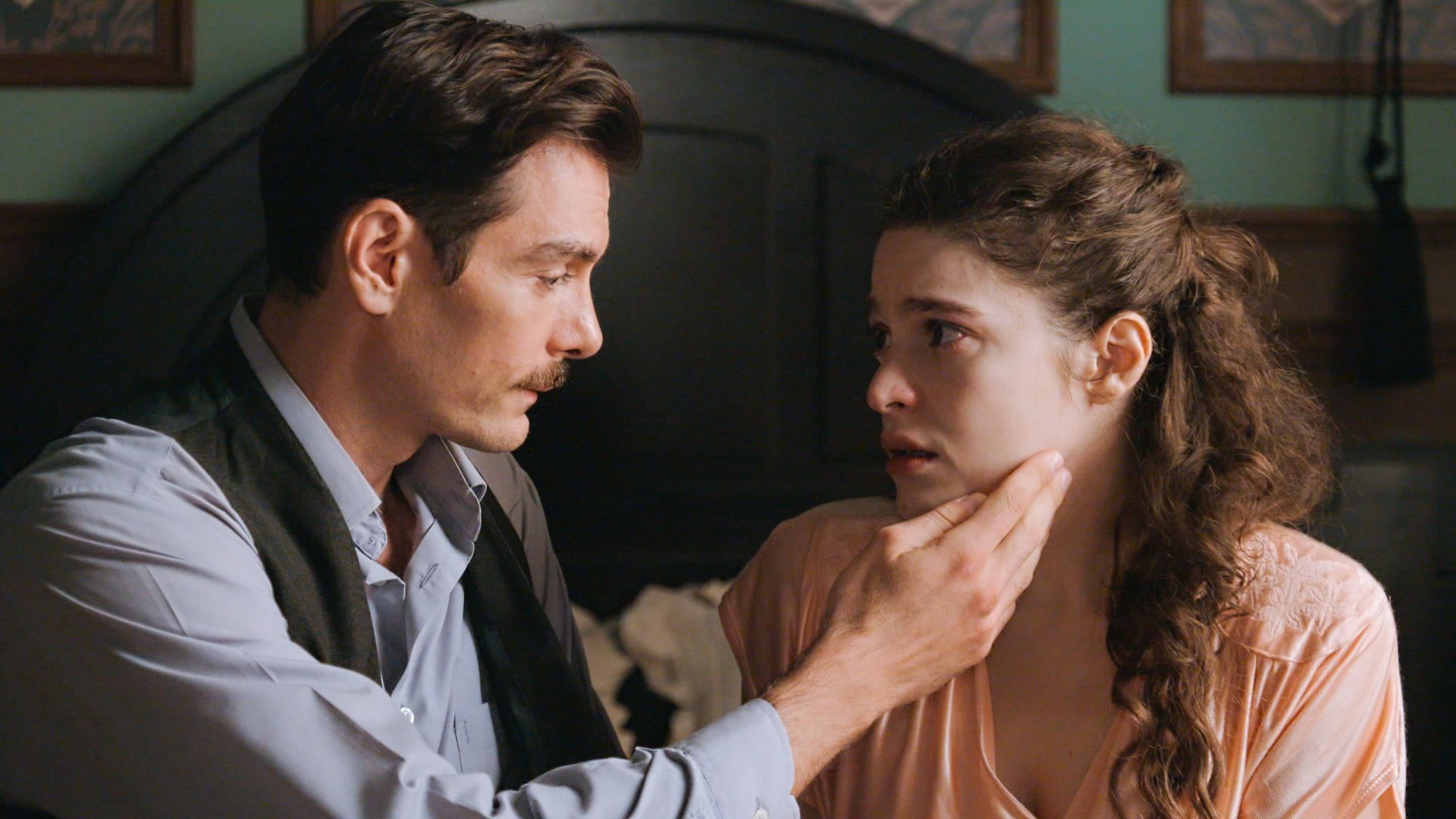 Grand Hotel: Θρήνος στη κηδεία του Πέτρου- Η Αλίκη σα ζωντανή νεκρή