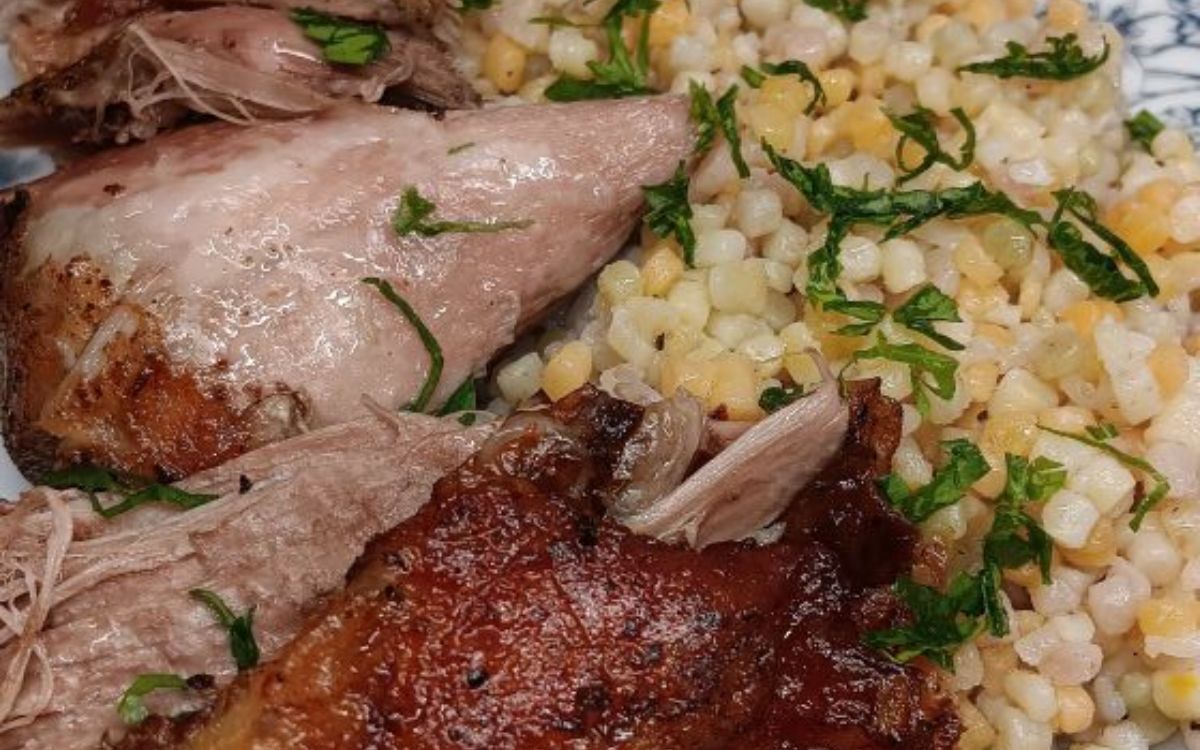 Κατσικάκι στην λαδόκολλα με κουσκούς