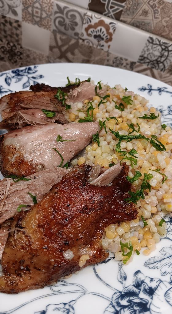 Κατσικάκι στην λαδόκολλα με κουσκούς