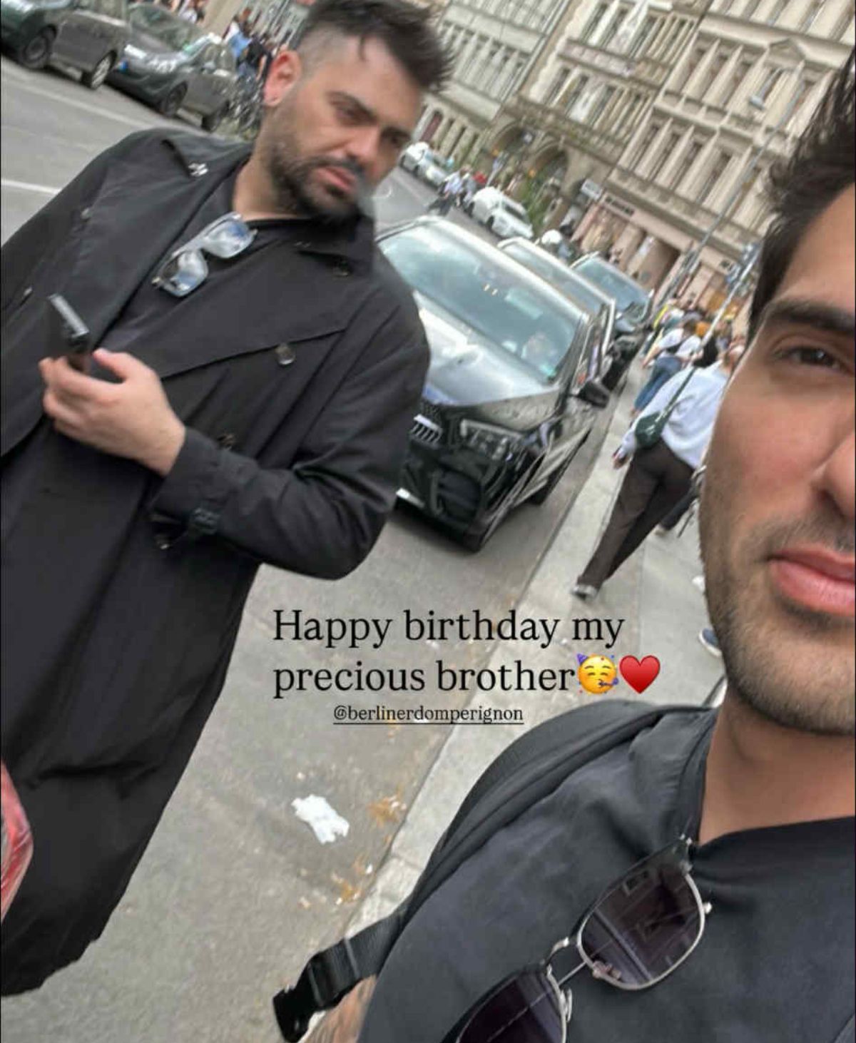 Ο Κουράκος από τη Γη της Ελιάς μας δείχνει τον αδερφό του και μπορούμε να πούμε πως η ομοιότητα τους είναι τρομακτική