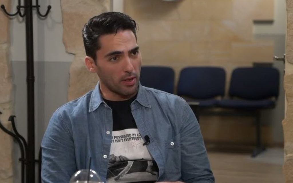 Ο Κουράκος από τη Γη της Ελιάς μας δείχνει τον αδερφό του και μπορούμε να πούμε πως η ομοιότητα τους είναι τρομακτική