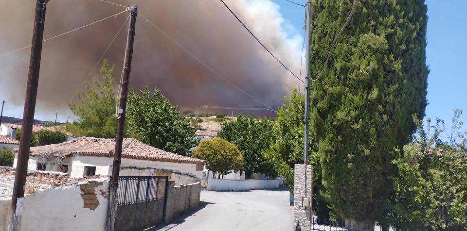 Μεγάλη φωτιά στην Εύβοια Τώρα- Ήχησε το 112 για εκκένωση από Πισσώνα προς Αφράτι
