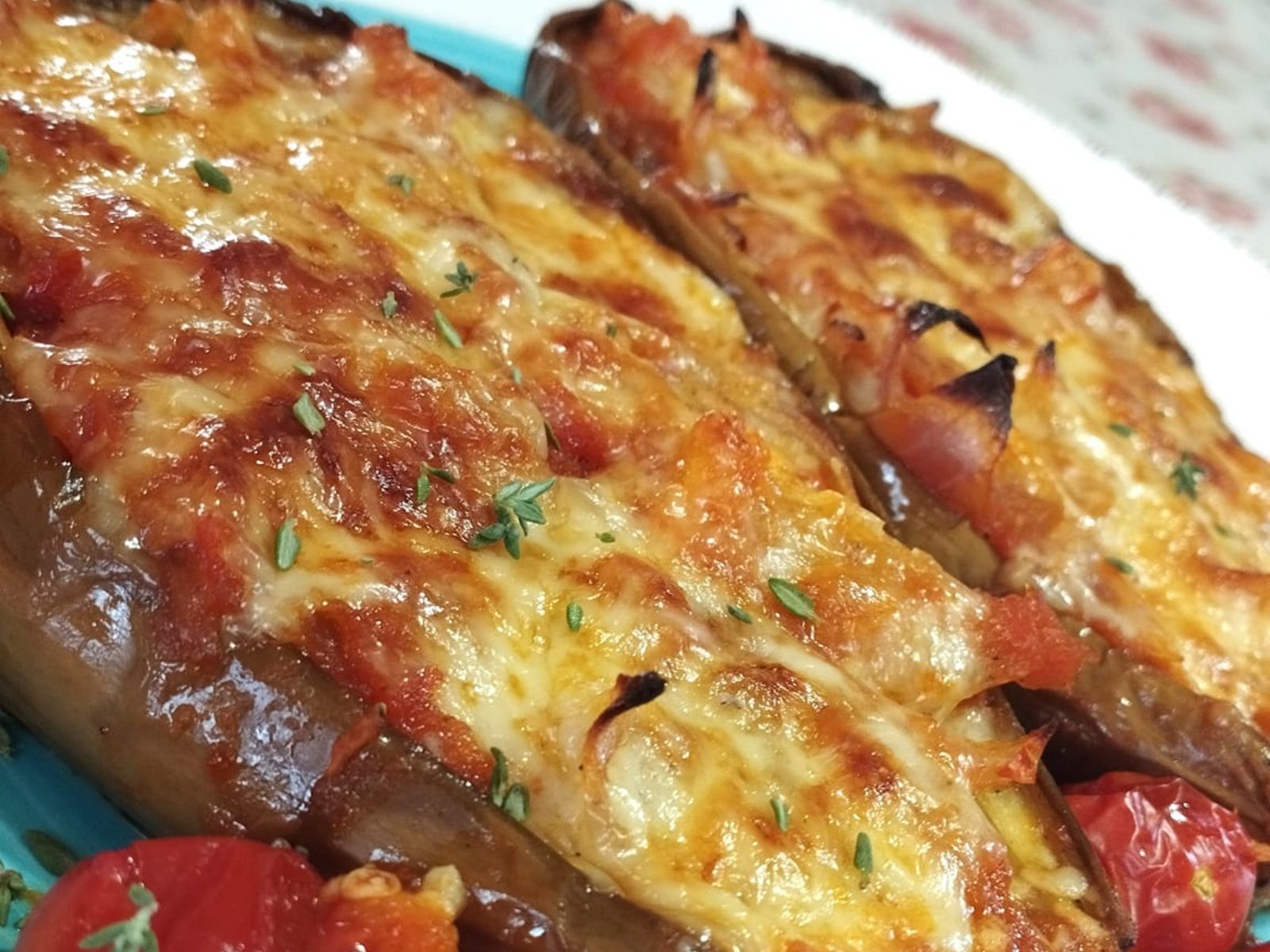 Ιμάμ μπαϊλντί με λευκές μελιτζάνες και λιωμένο τυρί