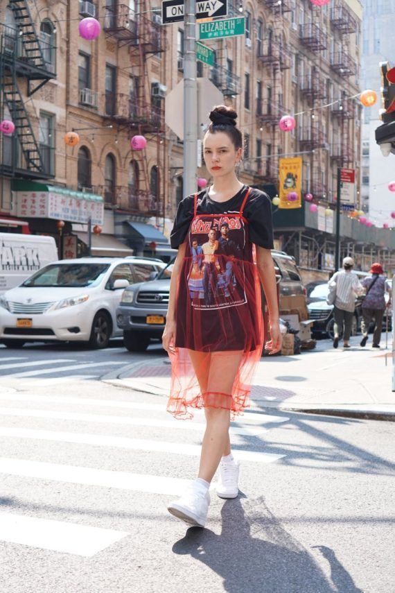 μαύρο-t-shirt-με-κόκκινο-τούλι- μαύρο-t-shirt-με-κόκκινο-τούλι-