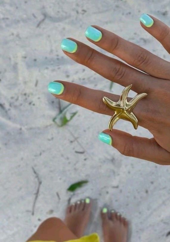 Νύχια Αυγούστου 2025: Ιδέες για Summer Manicure στις διακοπές με σχέδια για κάθε ηλικία