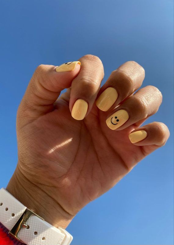 Νύχια Αυγούστου 2025: Ιδέες για Summer Manicure στις διακοπές με σχέδια για κάθε ηλικία