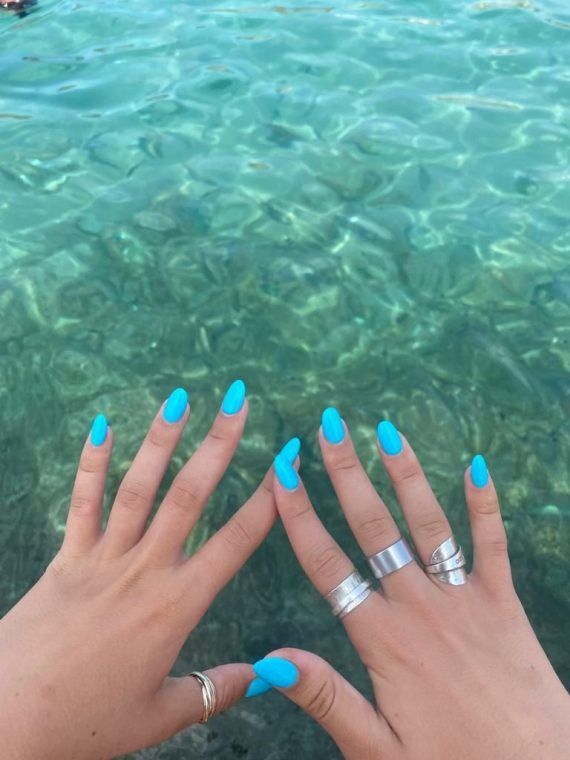 Νύχια Αυγούστου 2025: Ιδέες για Summer Manicure στις διακοπές με σχέδια για κάθε ηλικία
