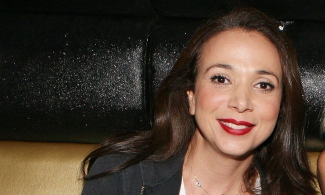 Οι θάλασσες μάς χώρισαν: Οι πρωταγωνιστές και η υπόθεση της νέας σειράς της ΕΡΤ