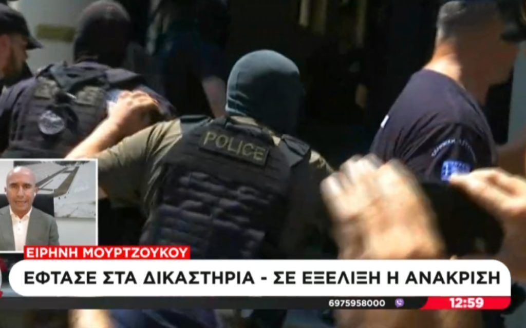 Οργή για την Ειρήνη Μουρτζούκου έξω από τα δικαστήρια - «Φόνισσα» φώναζε το συγκεντρωμένο πλήθος