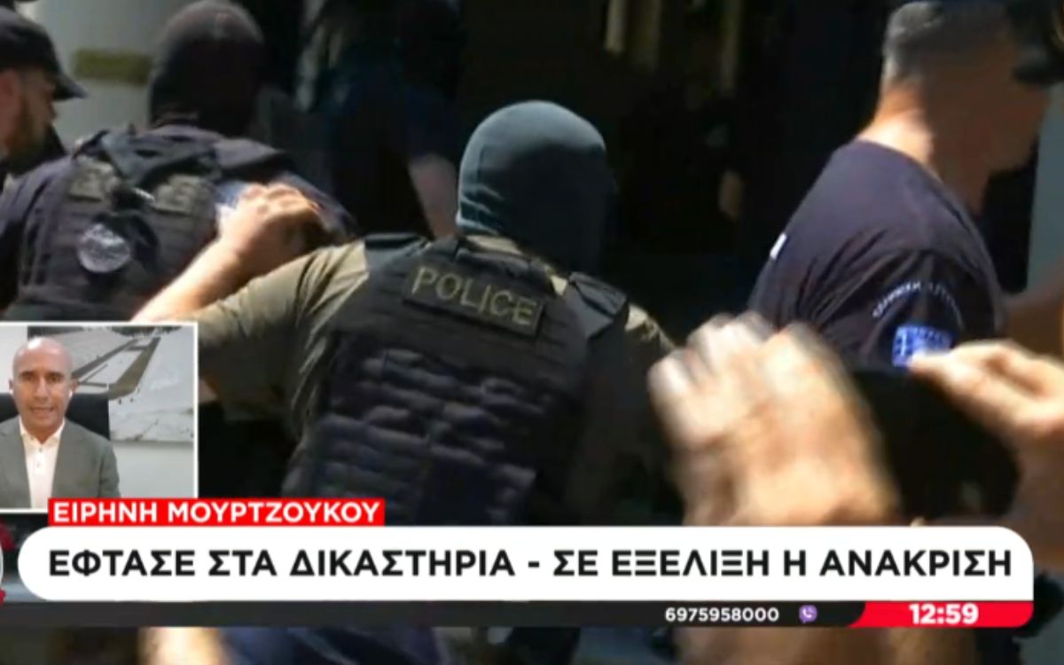 Οργή για την Ειρήνη Μουρτζούκου έξω από τα δικαστήρια - «Φόνισσα» φώναζε το συγκεντρωμένο πλήθος