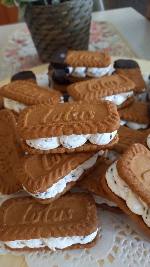 Παγωτίνια με μπισκότα Biscoff