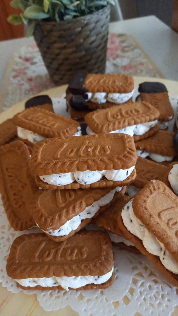 Παγωτίνια με μπισκότα Biscoff