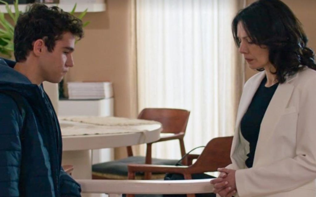 Παιχνίδα Εκδίκησης : Ο Κωστής επιστρέφει στην μητέρα του