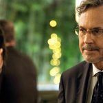 Παιχνίδια Εκδίκησης : Ο Μάνος πηγαίνει στο μαγαζί που δουλεύει η άγνωστη κόρη του για να την βρει