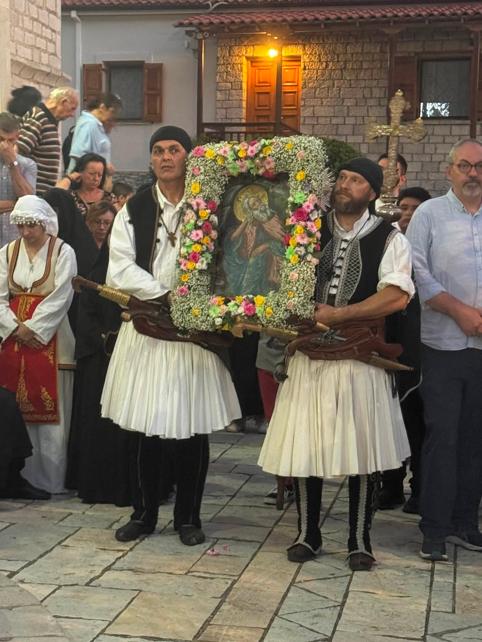 Προφήτης Ηλίας: Η θαυματουργή προσευχή στον Άγιο που δεν πέθανε ποτέ για προστασία από το κακό
