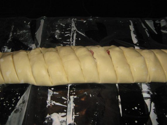 Ρολό σφολιάτας με κοτόπουλο και αλλαντικά