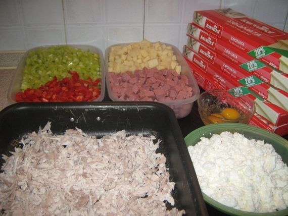 Ρολό σφολιάτας με κοτόπουλο και αλλαντικά