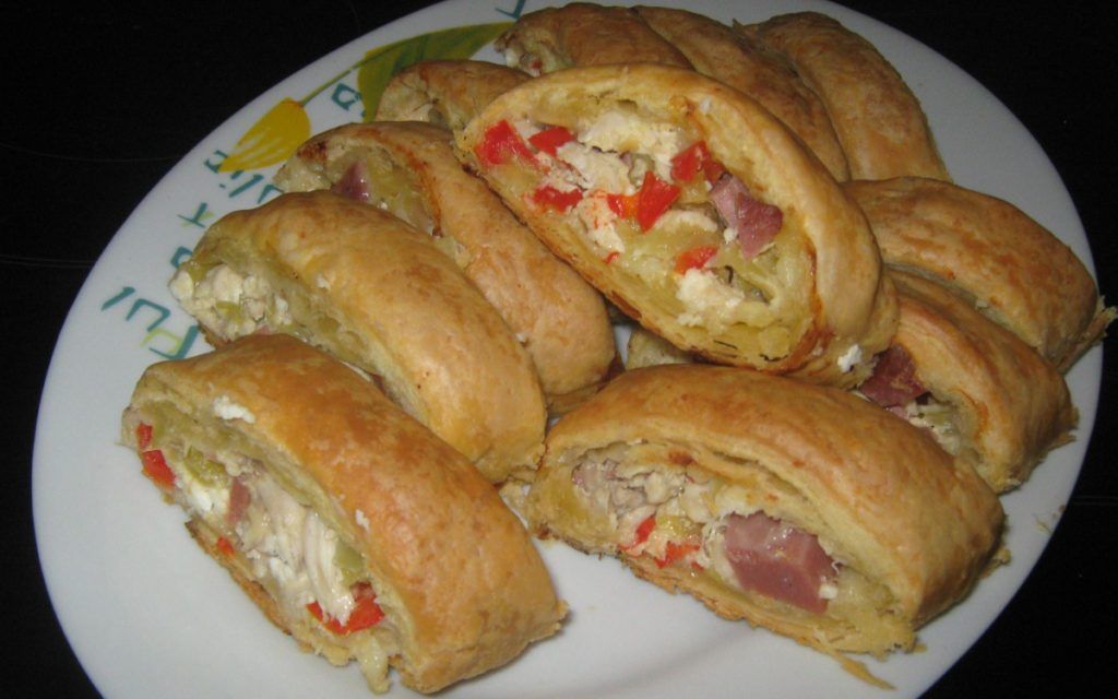 Ρολό σφολιάτας με κοτόπουλο και αλλαντικά